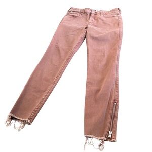 A&F Salmon Color Frayed Hem Ankle Jean